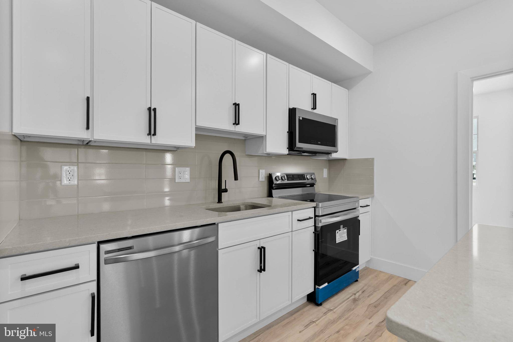 Philadelphia, PA 19122,809 DIAMOND ST #102