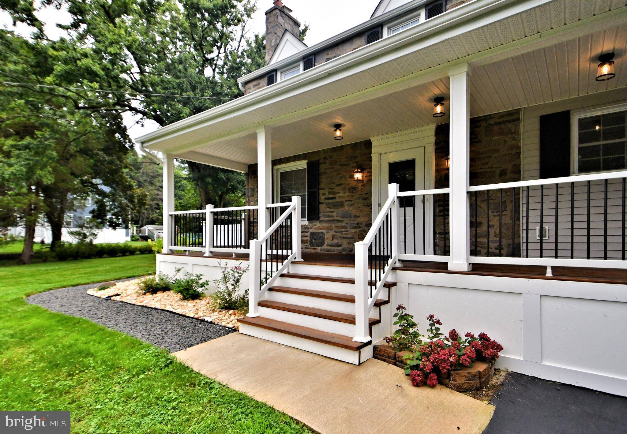 Blue Bell, PA 19422,942 VALLEY RD