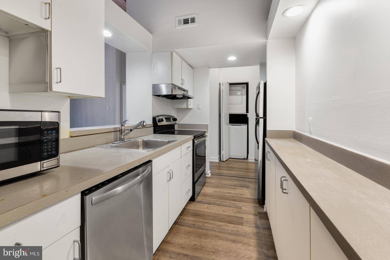 Philadelphia, PA 19106,303 VINE ST #309