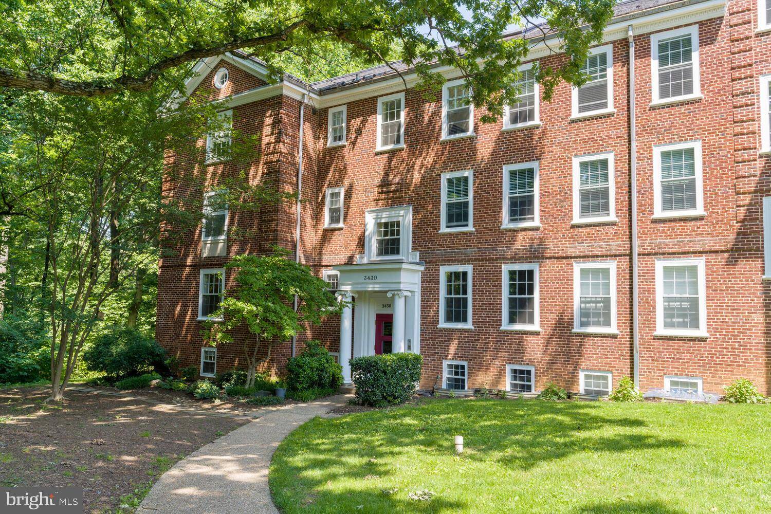 Washington, DC 20016,3430 39TH ST NW #B698