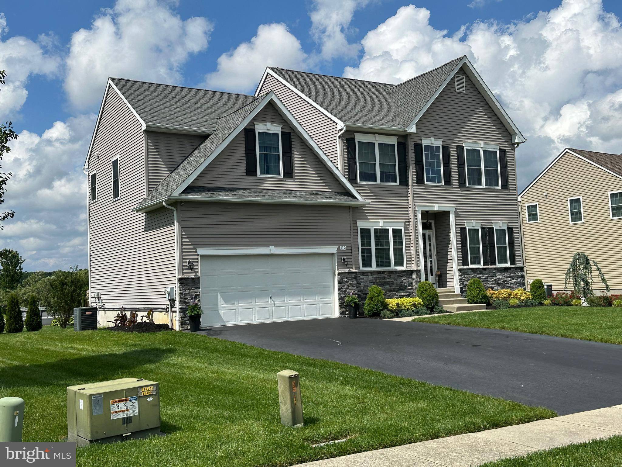 Hammonton, NJ 08037,112 LOIS LN