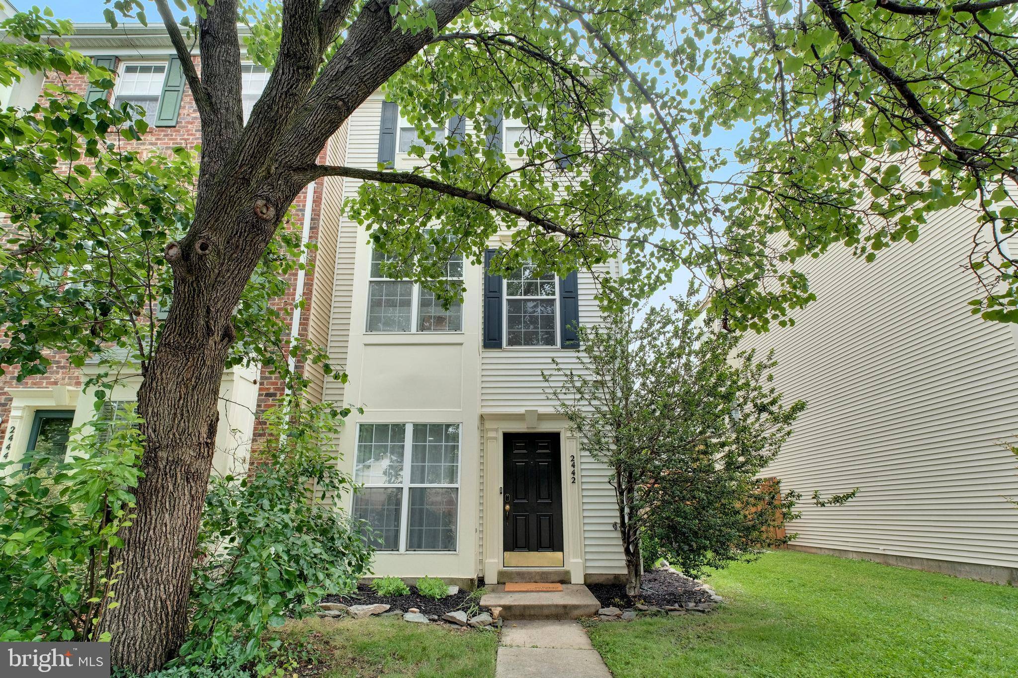 Herndon, VA 20171,2442 OLD FARMHOUSE CT