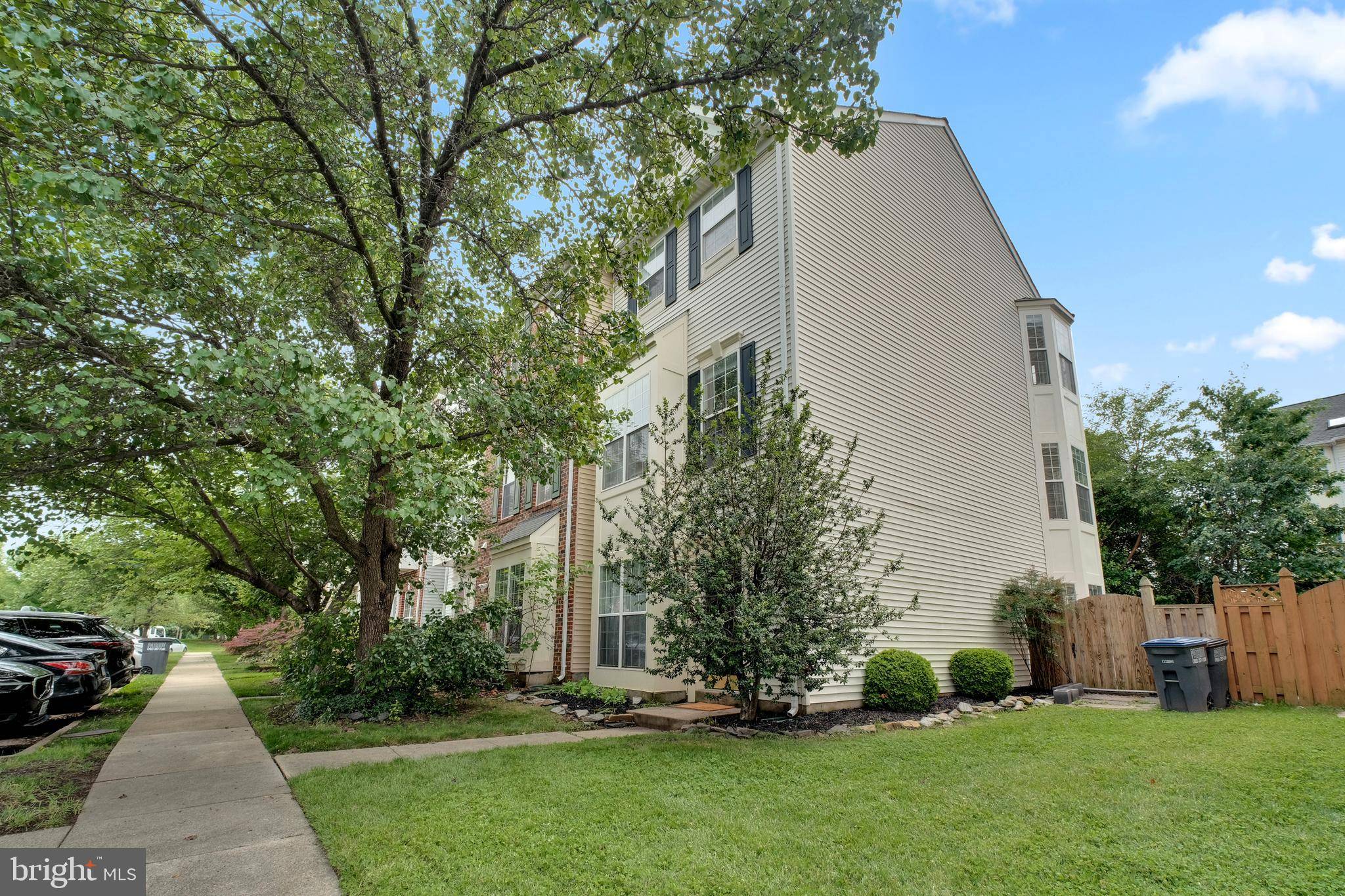 Herndon, VA 20171,2442 OLD FARMHOUSE CT