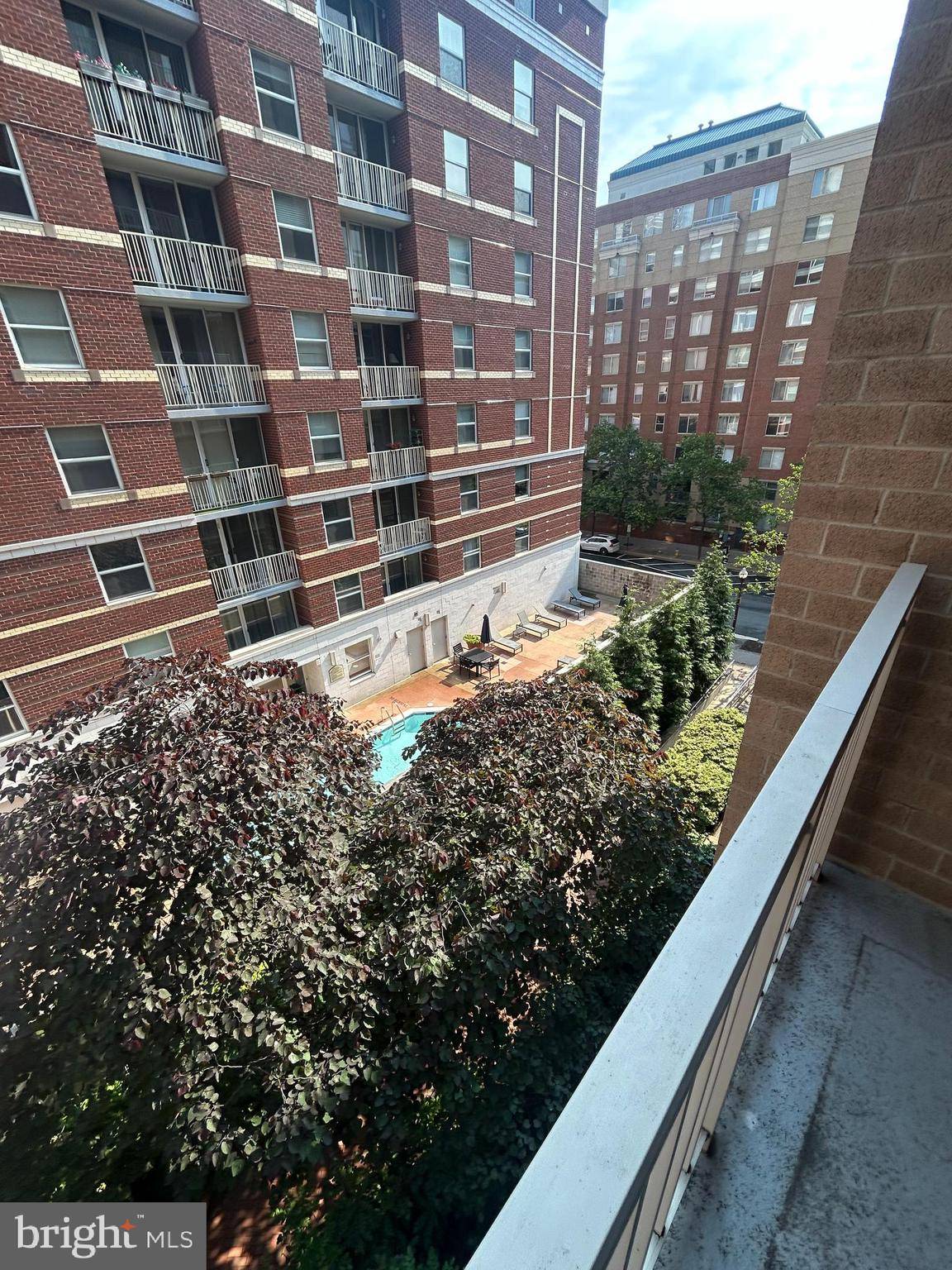 Arlington, VA 22203,820 N POLLARD ST #413