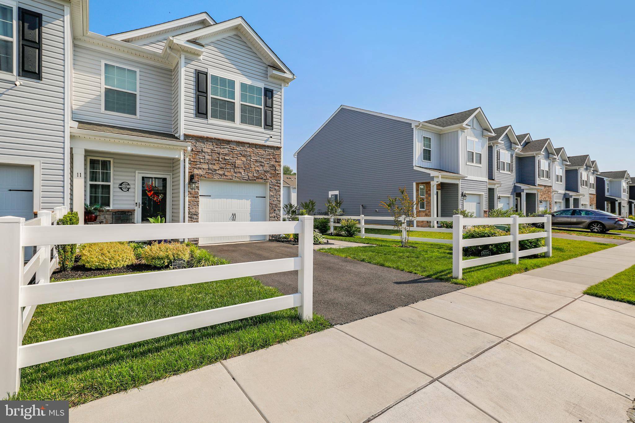 Burlington, NJ 08016,11 PEREGRINE WAY