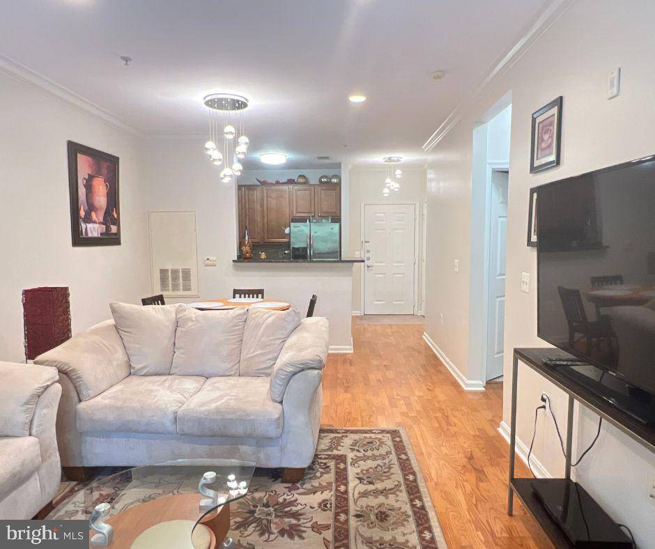Vienna, VA 22181,9490 VIRGINIA CENTER BLVD #227