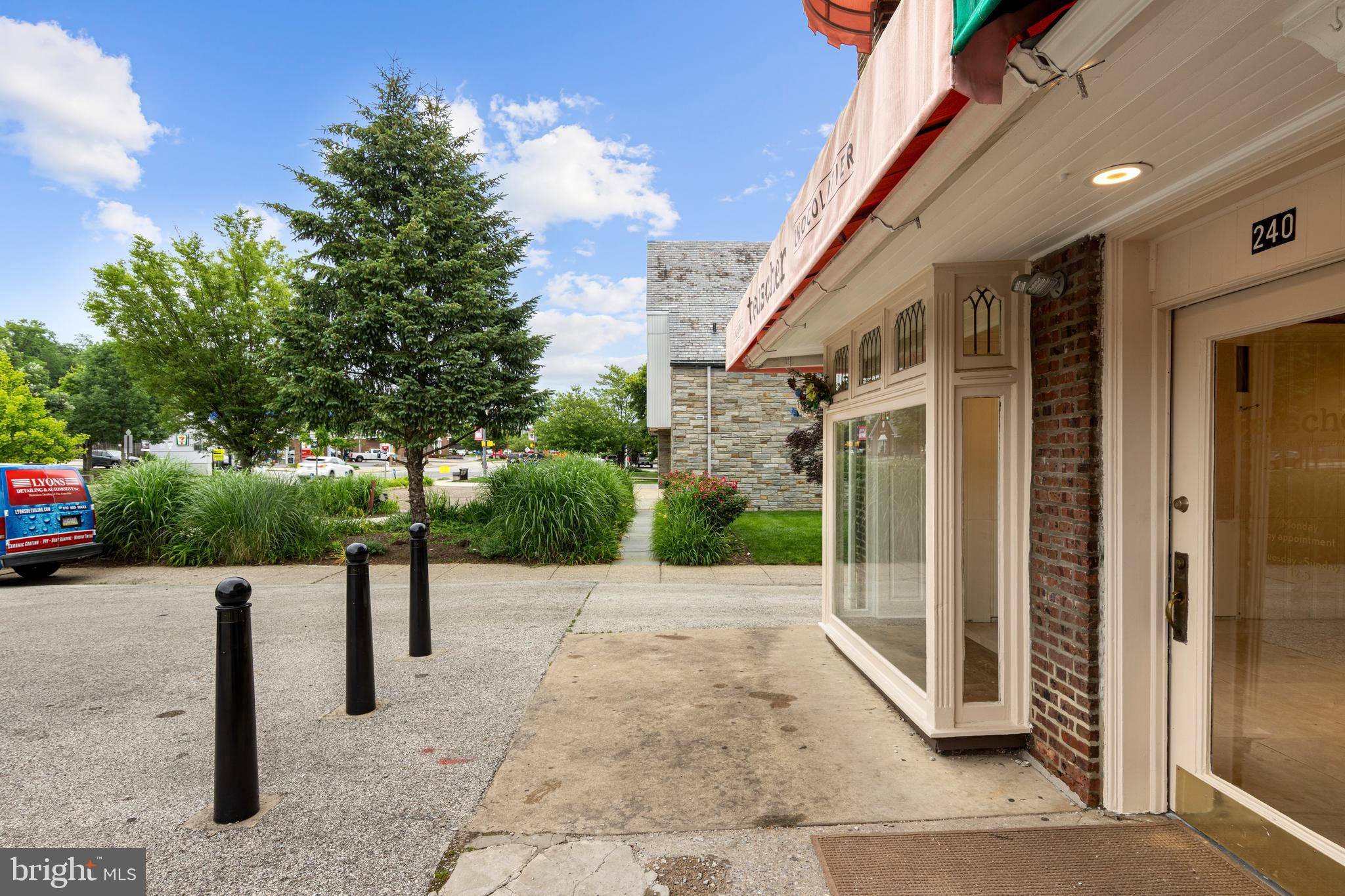 Wayne, PA 19087,240 E LANCASTER AVE #RETAIL UNIT