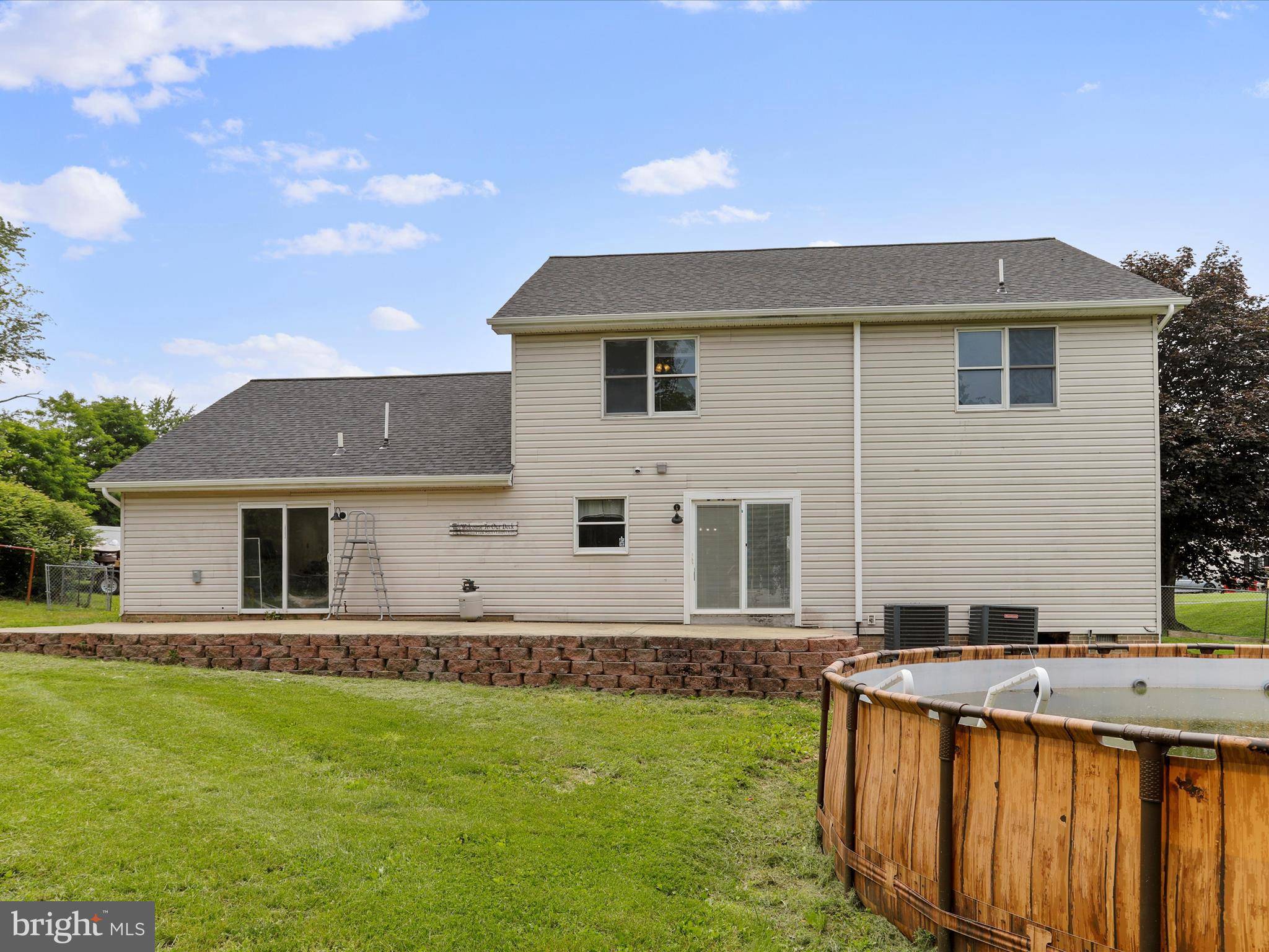 Hedgesville, WV 25427,121 DEFENSE CT