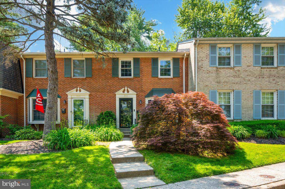 Vienna, VA 22180,261 COMMONS DR NW