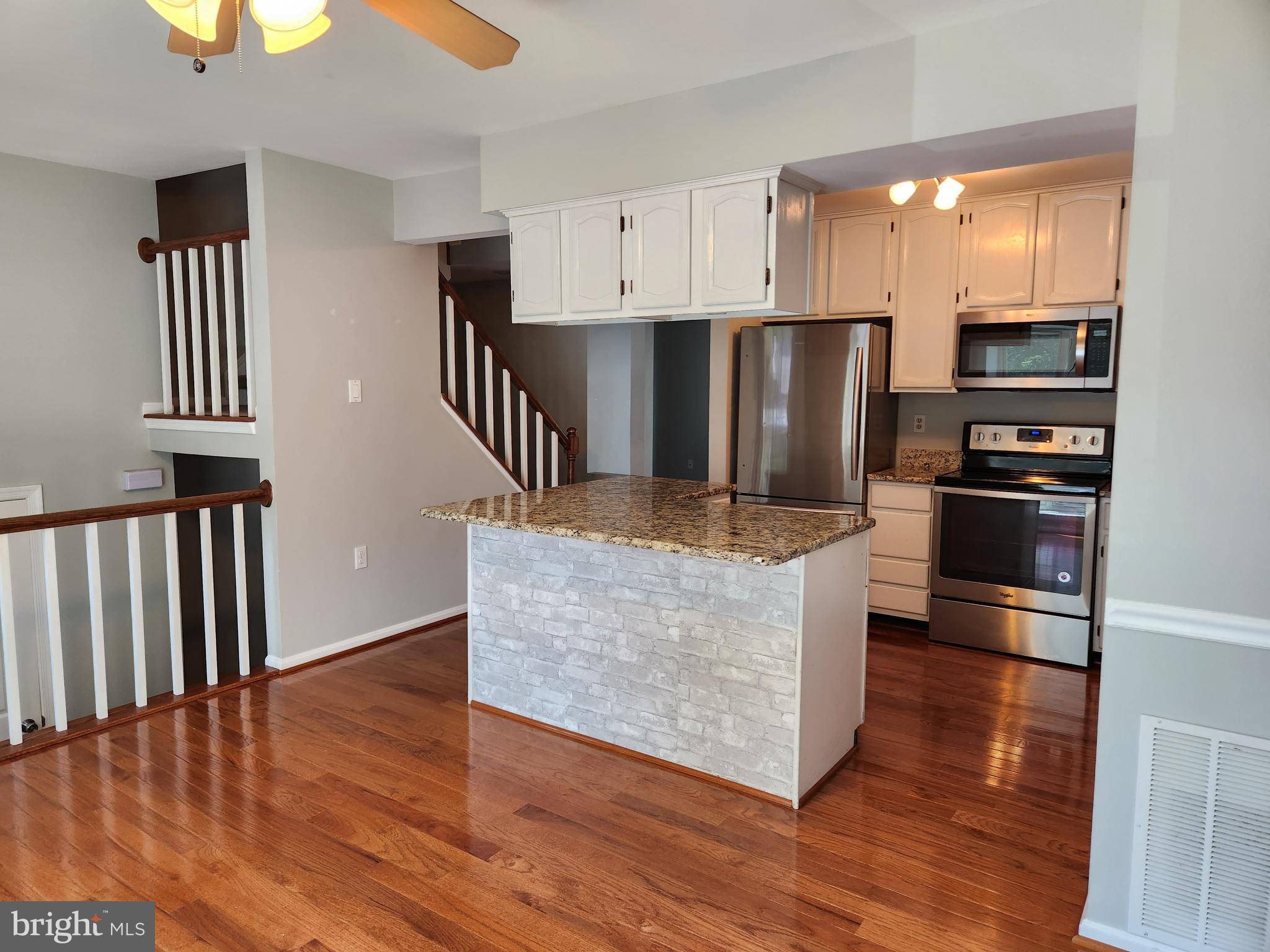 Herndon, VA 20171,3344 STONE HEATHER CT
