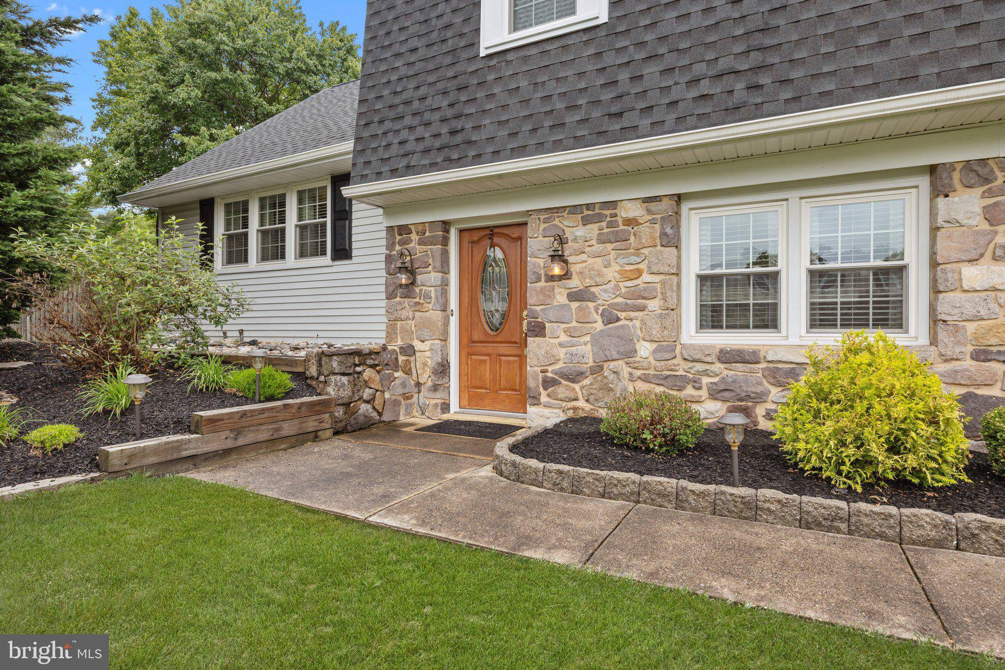 Yardley, PA 19067,872 KILBY DR