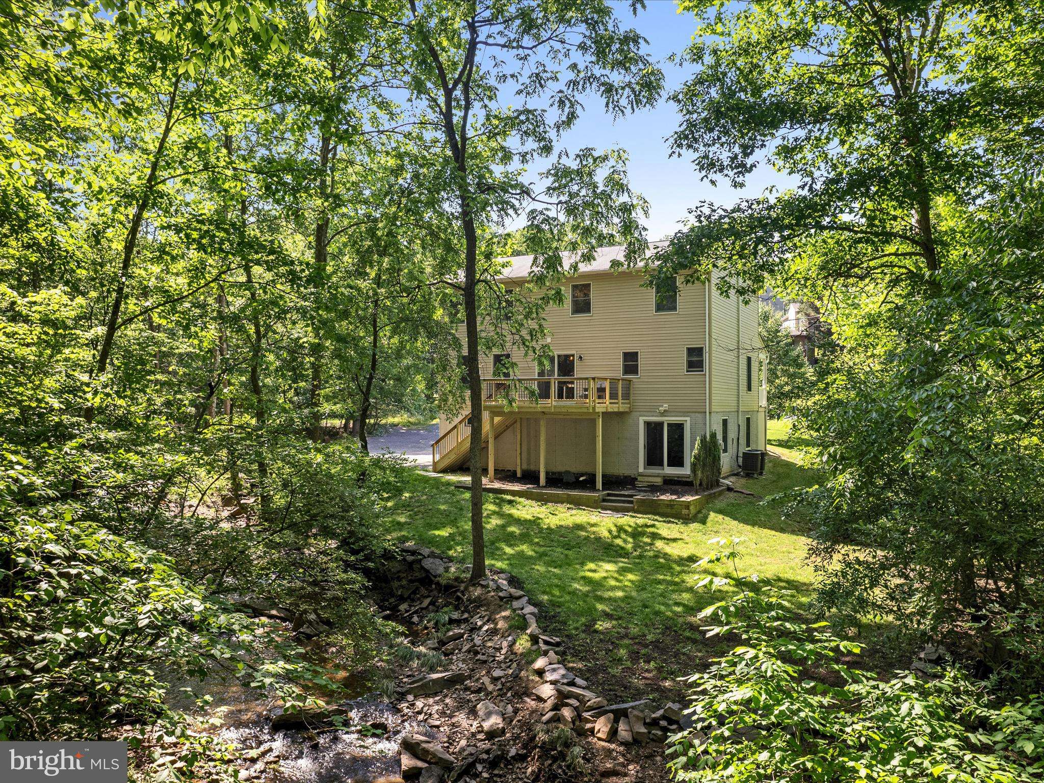 Cross Junction, VA 22625,1205 LAKEVIEW DR
