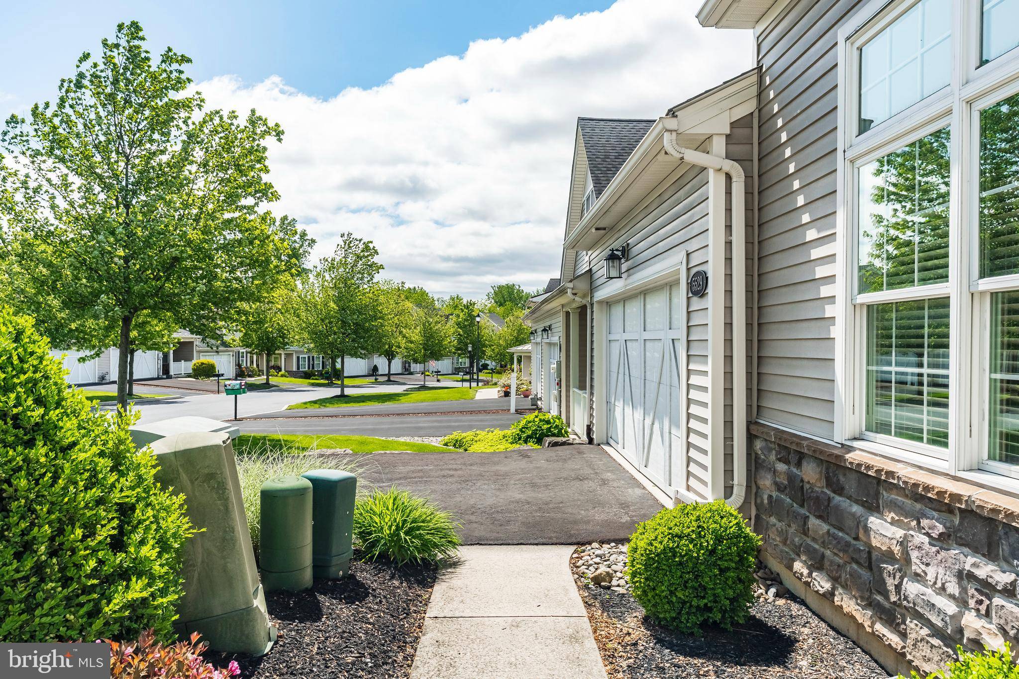 Whitehall, PA 18052,5529 BRIAR LN