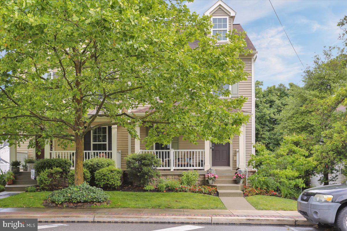 Elverson, PA 19520,82 W MAIN ST