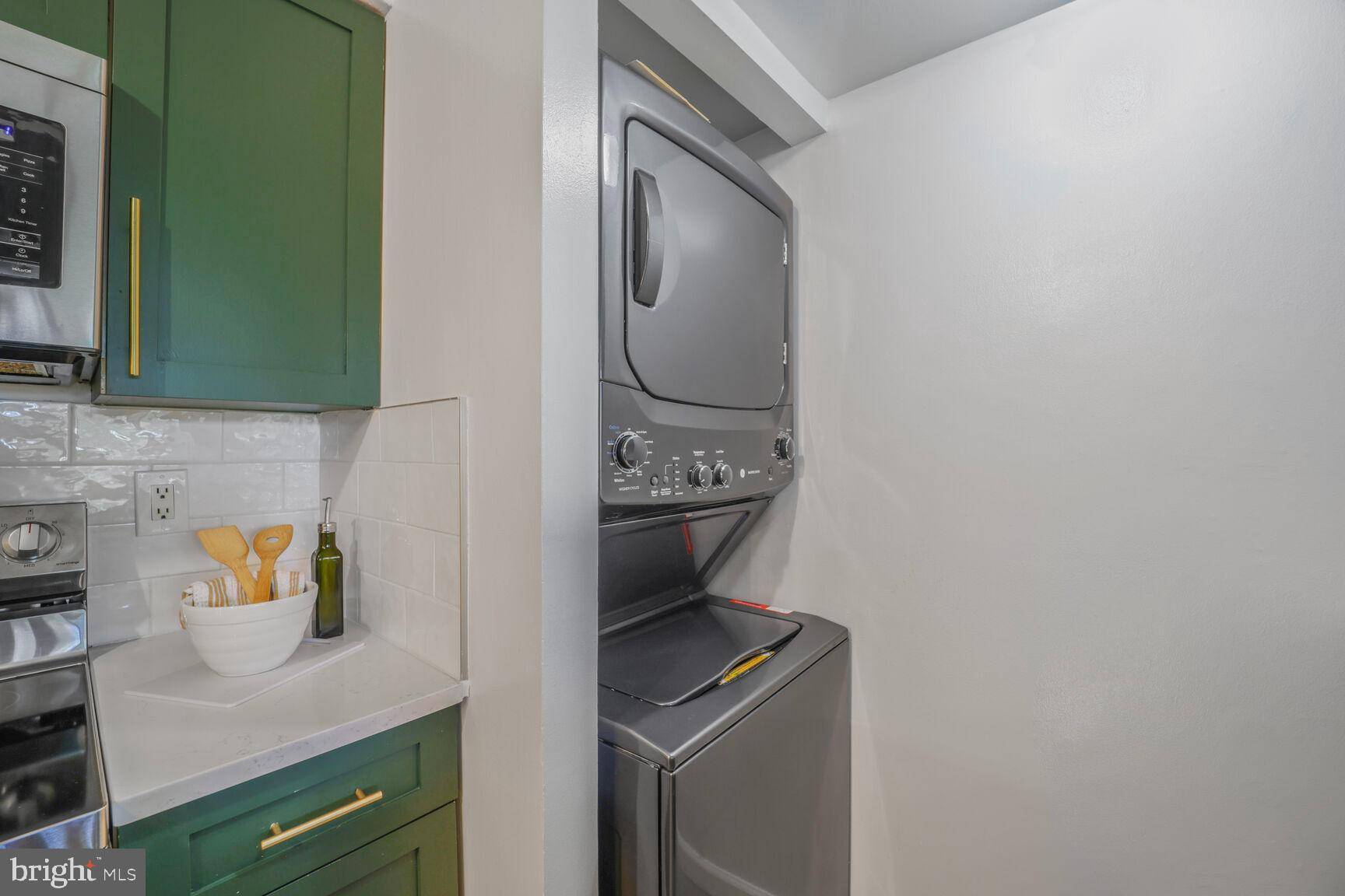 North Bethesda, MD 20852,10101 GROSVENOR #215