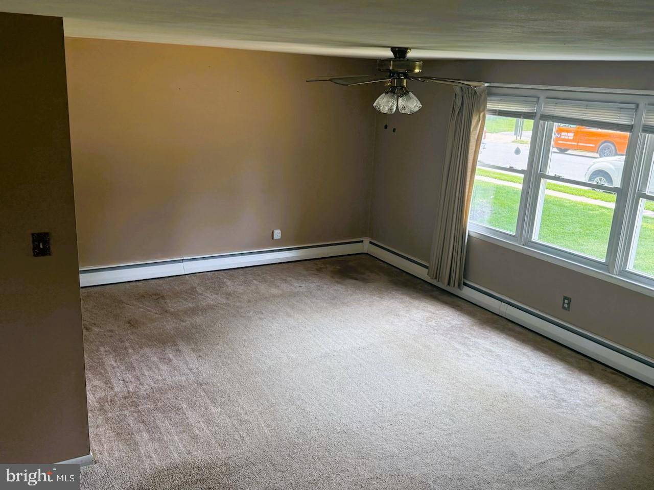 Newark, DE 19711,122 S DILLWYN RD