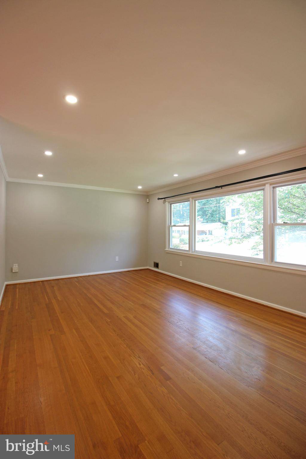 Vienna, VA 22180,102 YEONAS DR SE