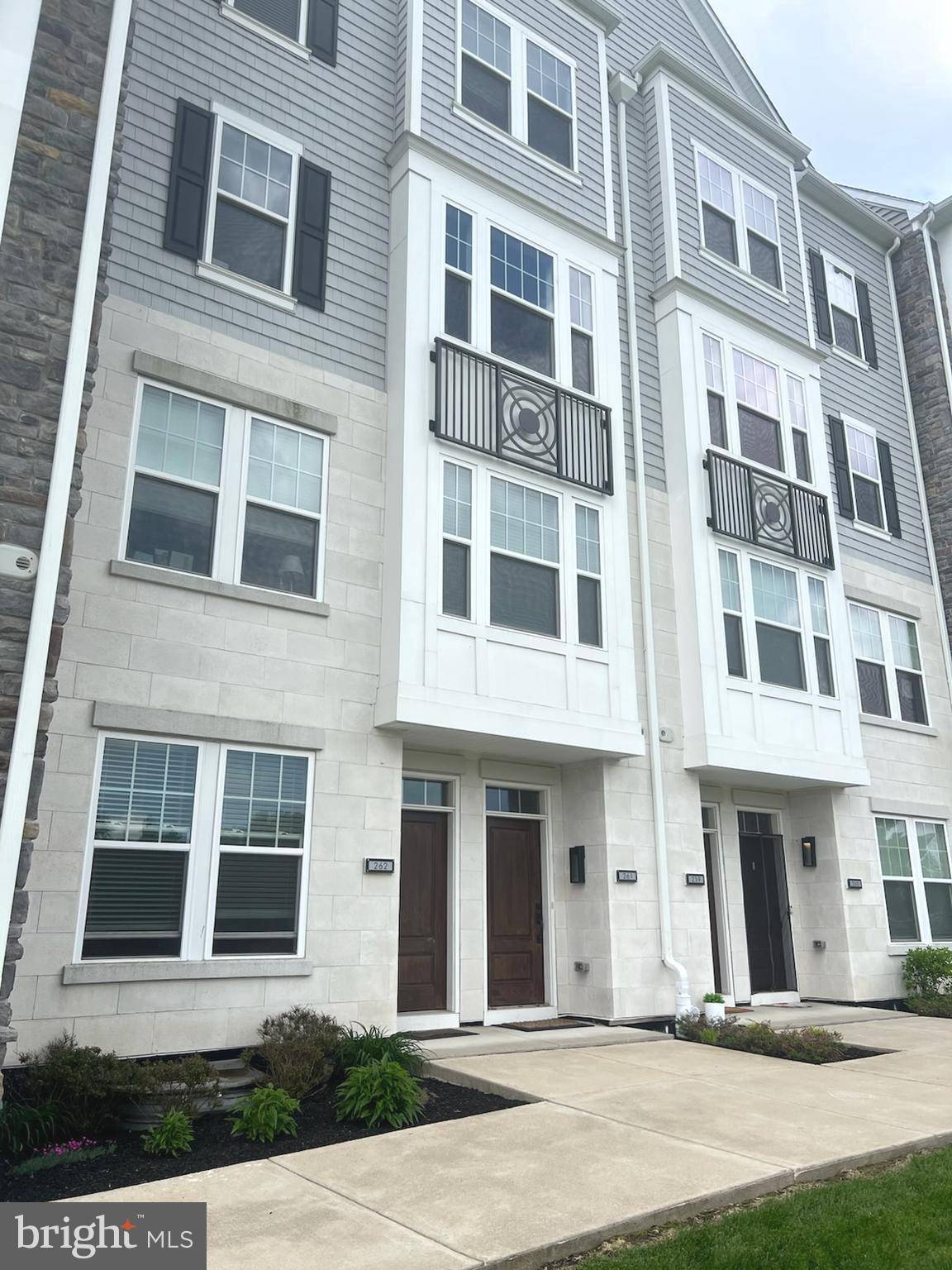Newtown Square, PA 19073,262 CHARLES ELLIS DR