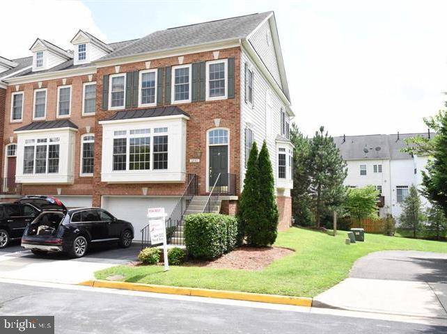 Fairfax, VA 22030,12181 CALDICOT LN