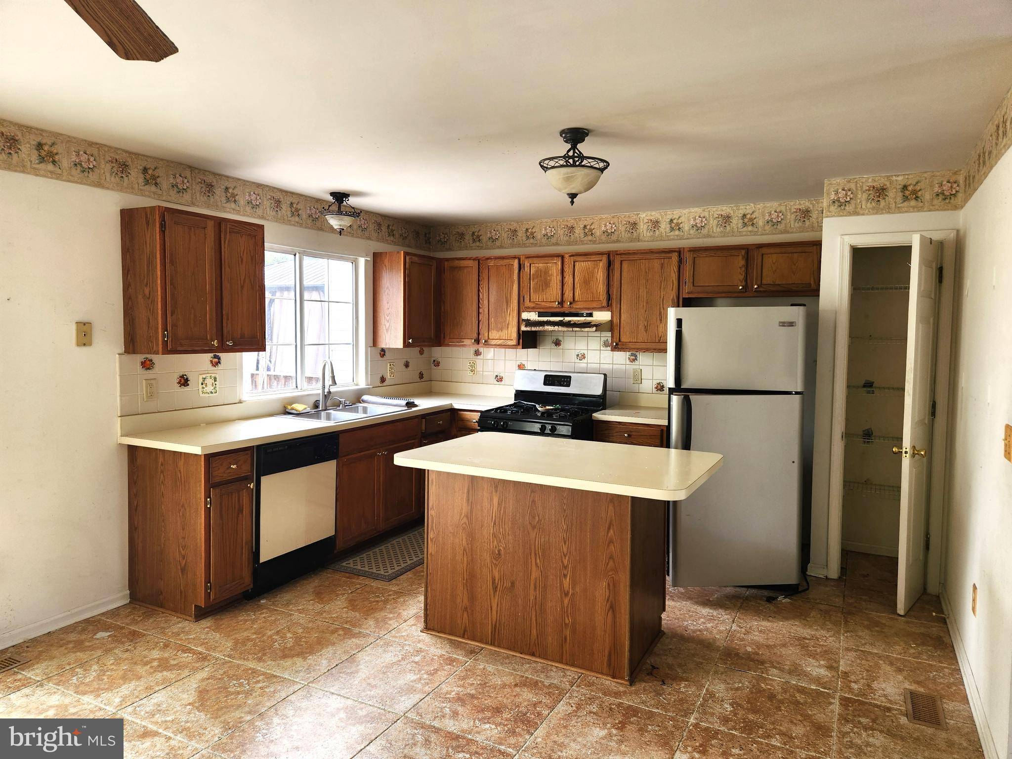 Newark, DE 19702,409 FEATHER DR