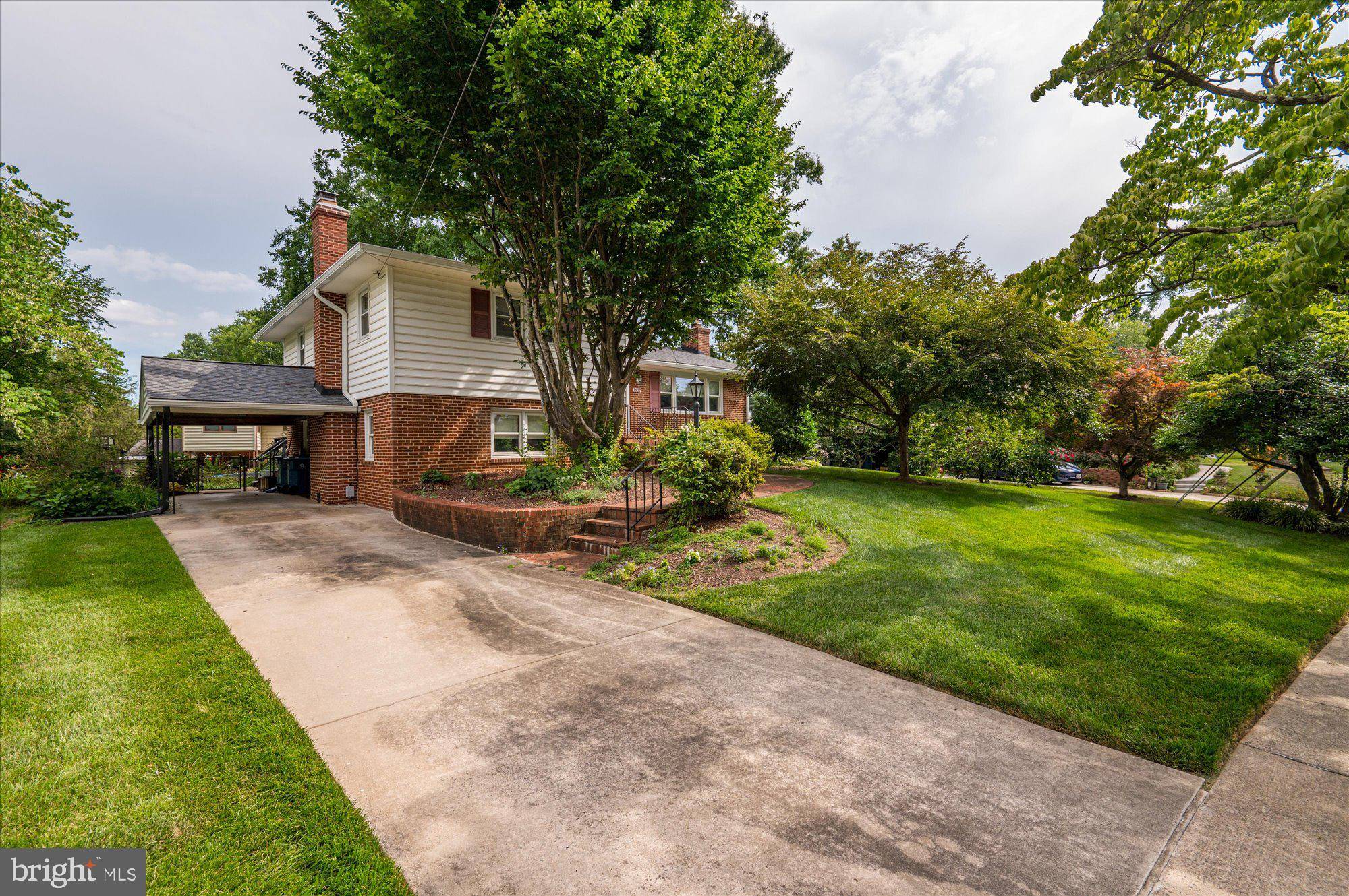 Mclean, VA 22101,7107 TYNDALE ST