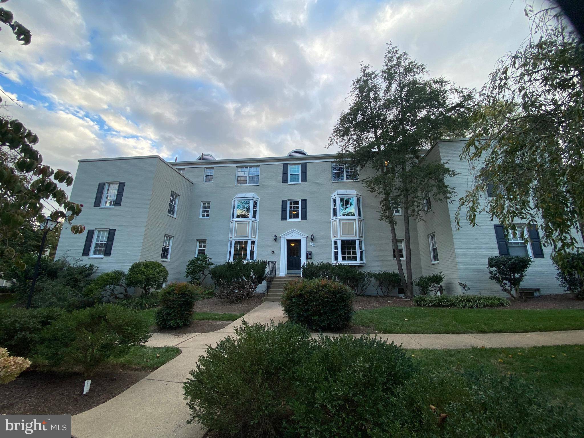 Arlington, VA 22204,810 S ARLINGTON MILL DR #8-304