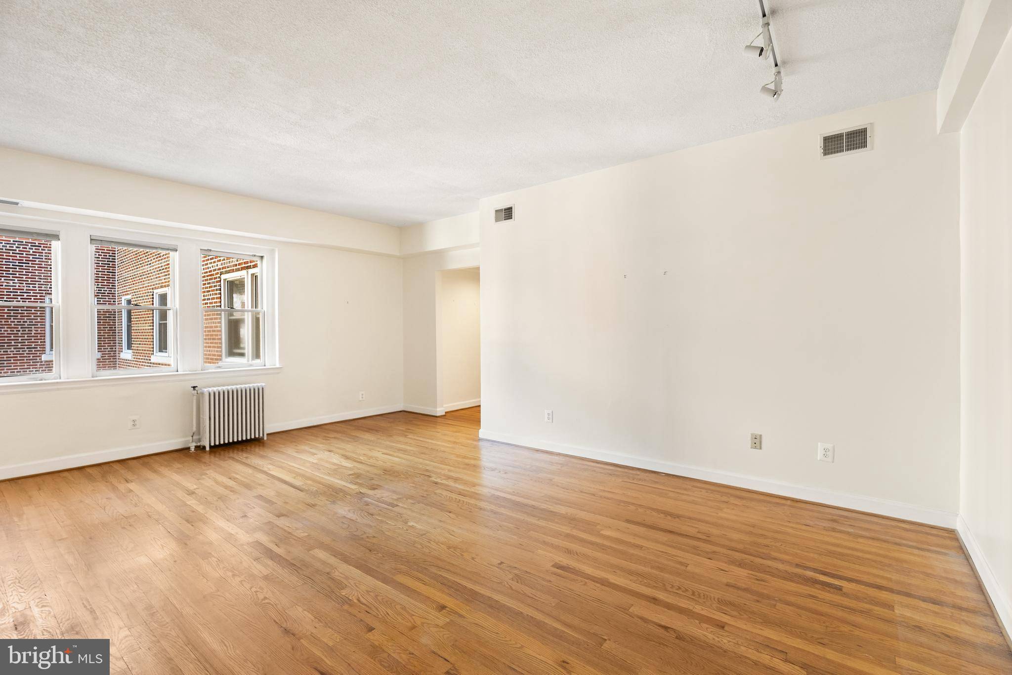 Washington, DC 20008,3901 CONNECTICUT AVE NW #406