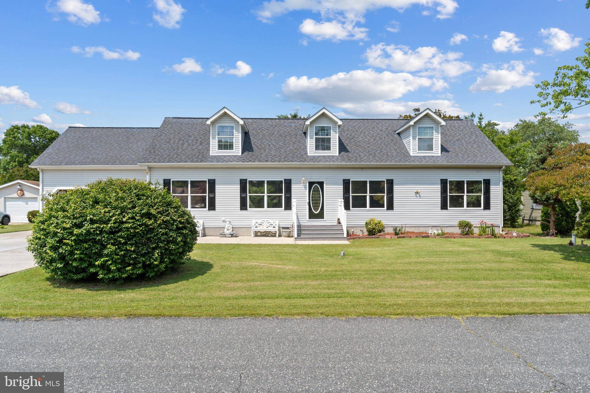 Ocean View, DE 19970,406 SERRILL AVE