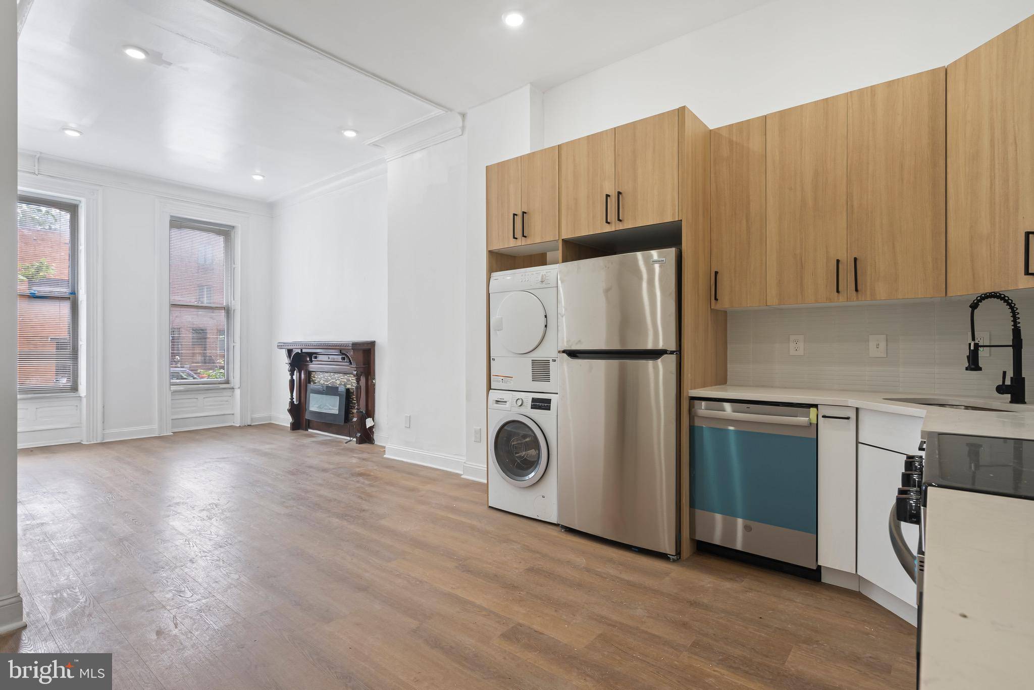 Philadelphia, PA 19145,1618 S BROAD ST #1