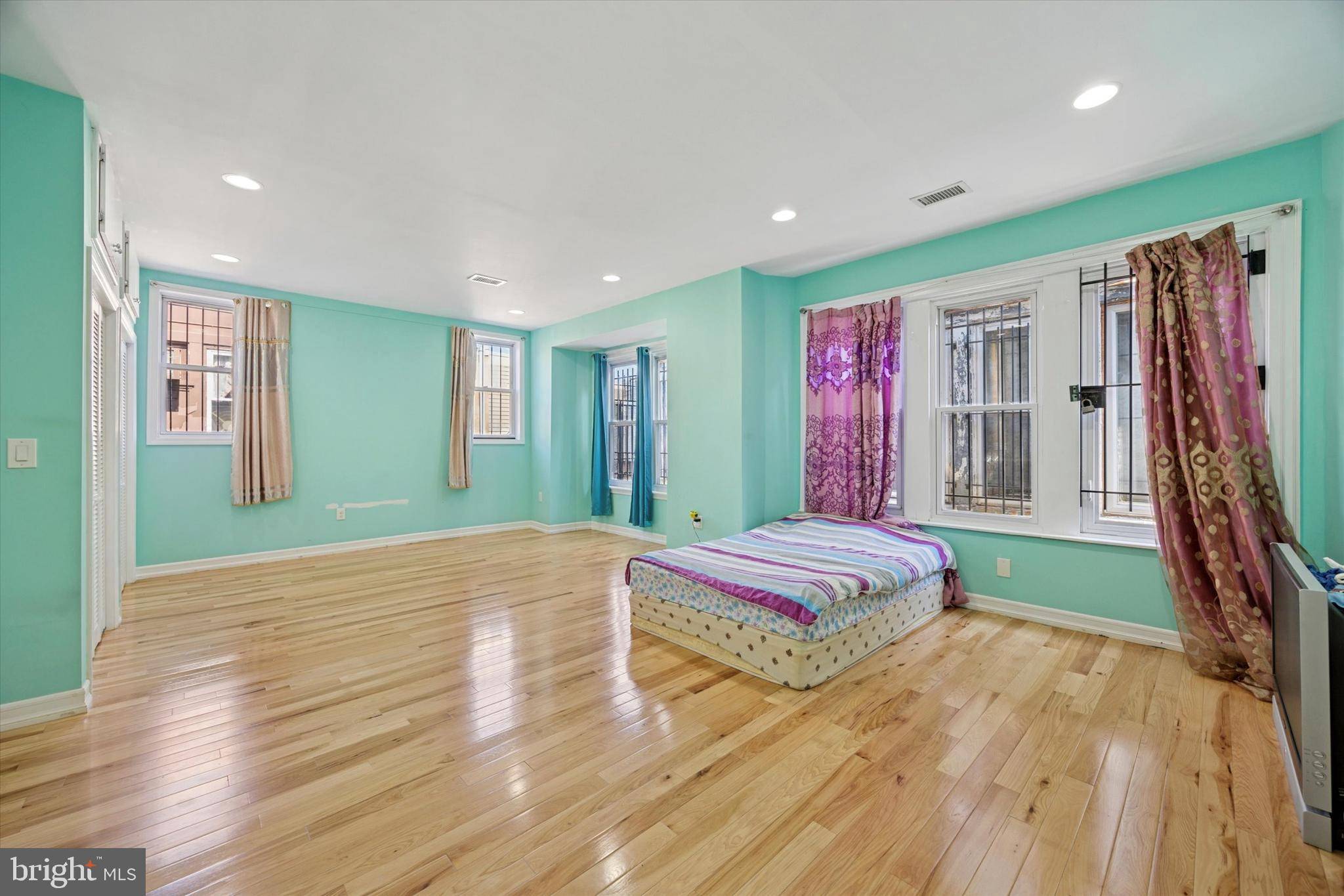 Philadelphia, PA 19143,942-944 S 58TH ST