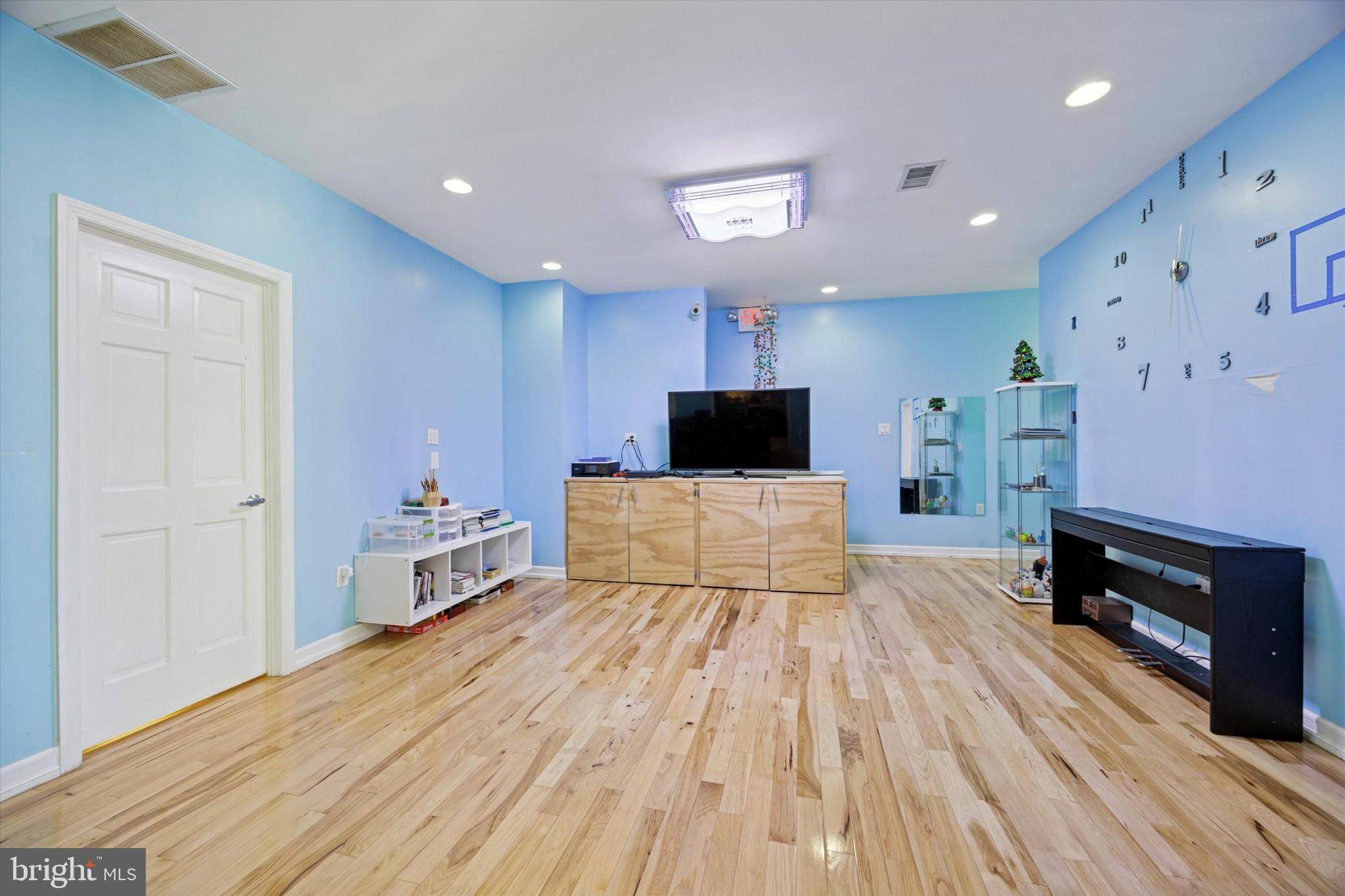 Philadelphia, PA 19143,942-944 S 58TH ST