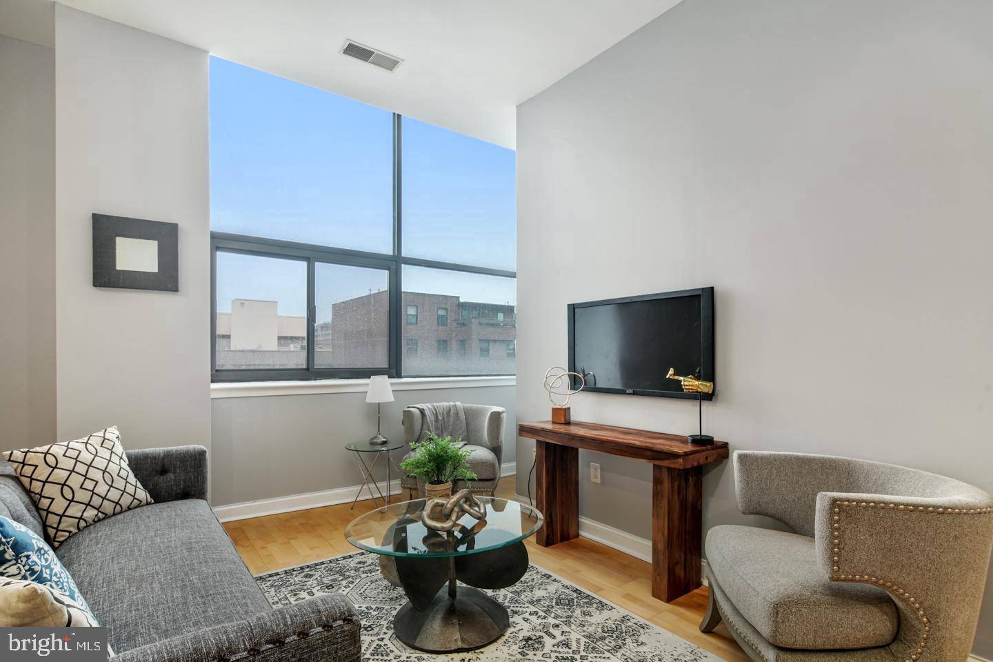 Philadelphia, PA 19106,315 ARCH ST #406