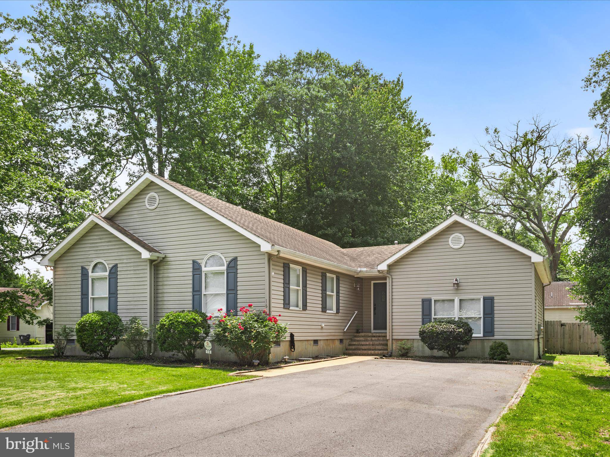 Ocean View, DE 19970,16 N PRIMROSE LN