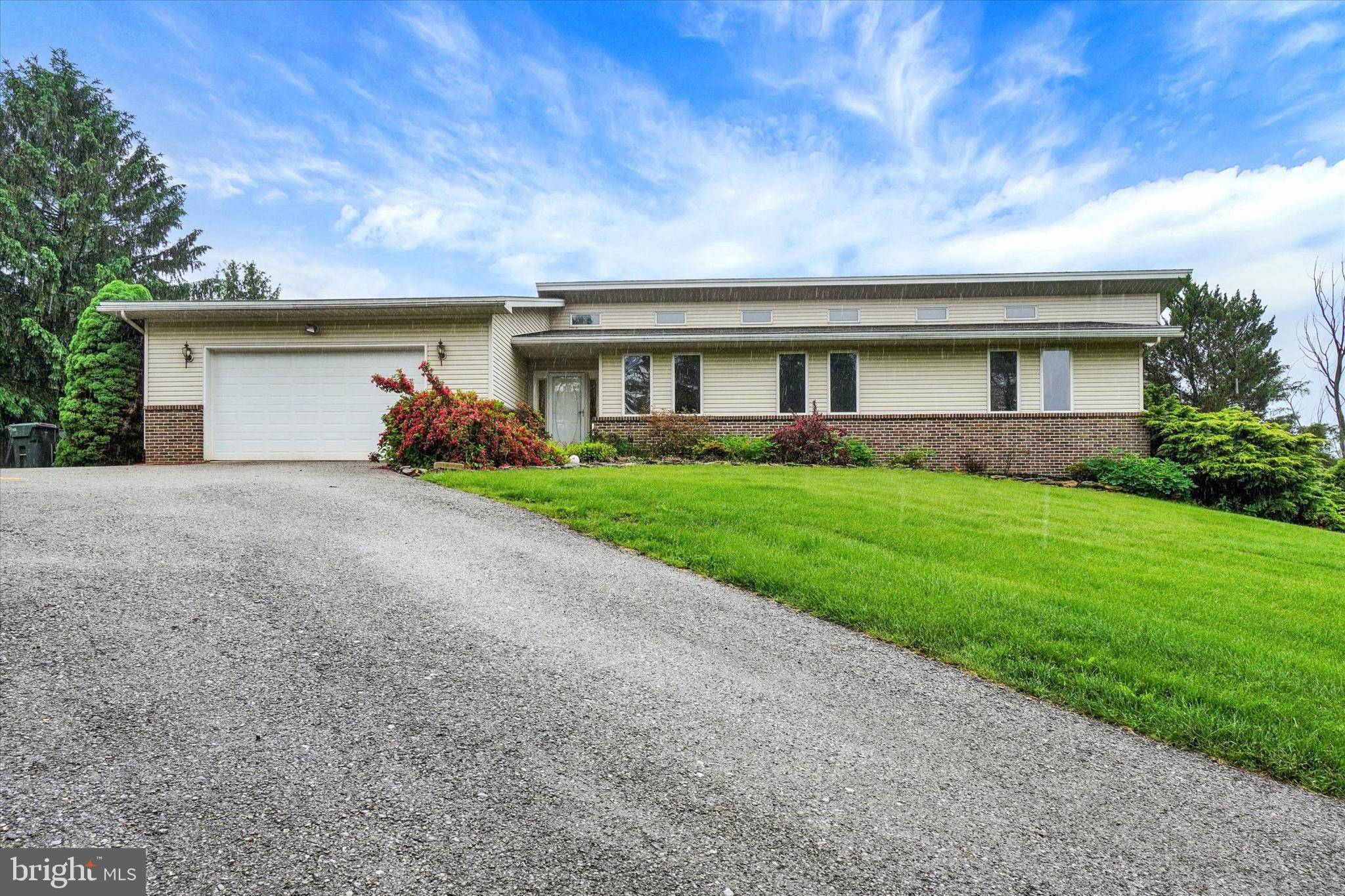 Stewartstown, PA 17363,8292 HICKORY RD