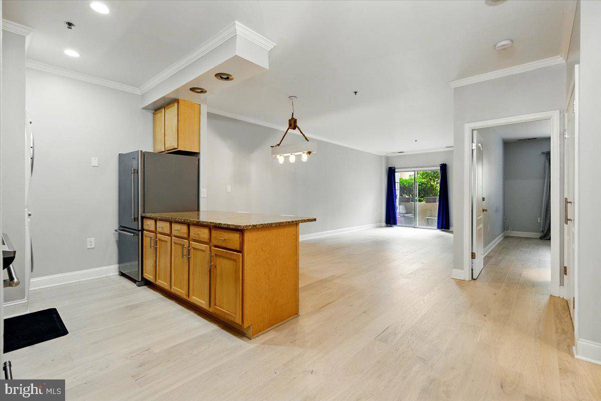 Arlington, VA 22202,1211 S EADS ST #103