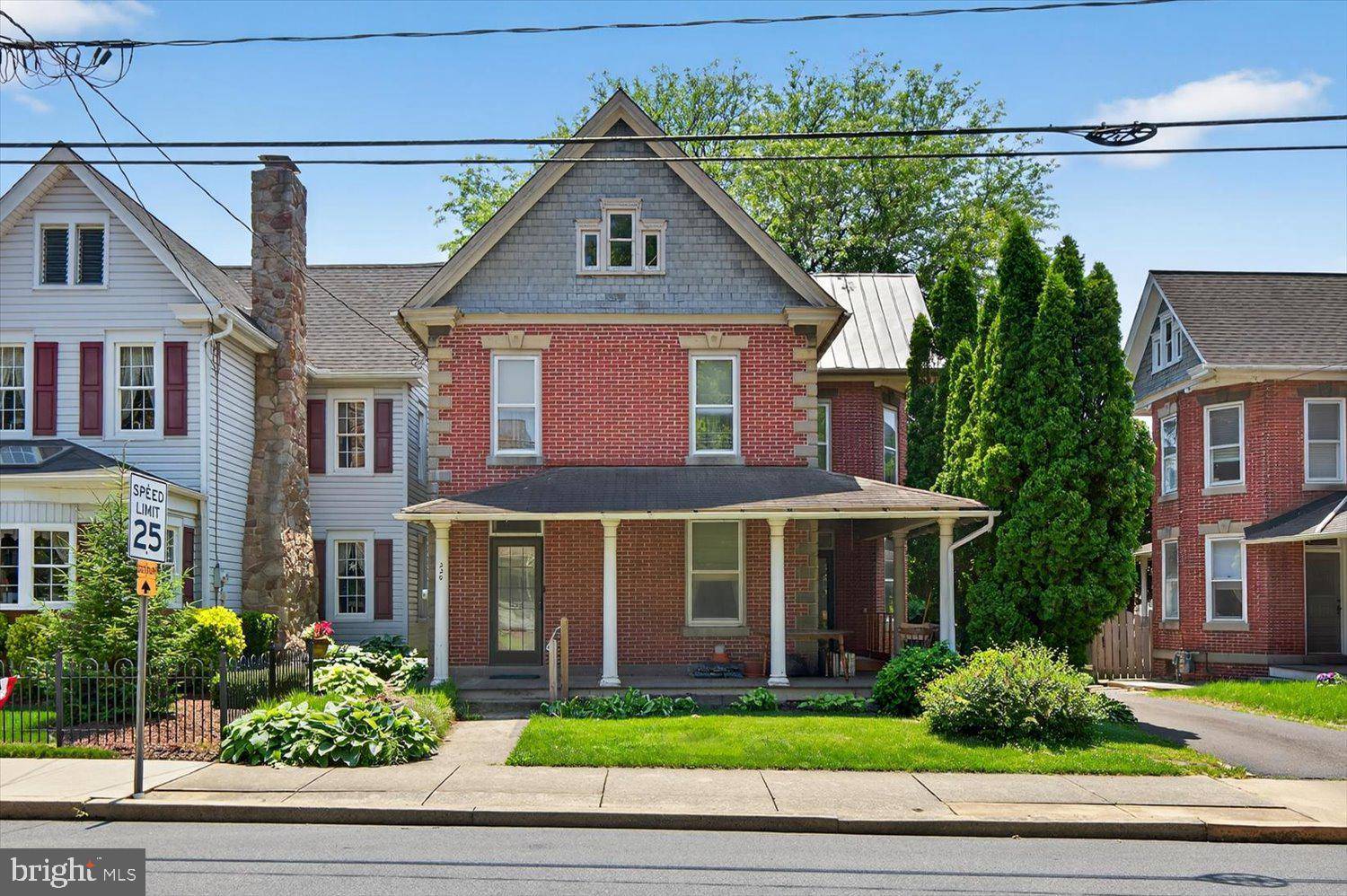 Lititz, PA 17543,220 FRONT ST