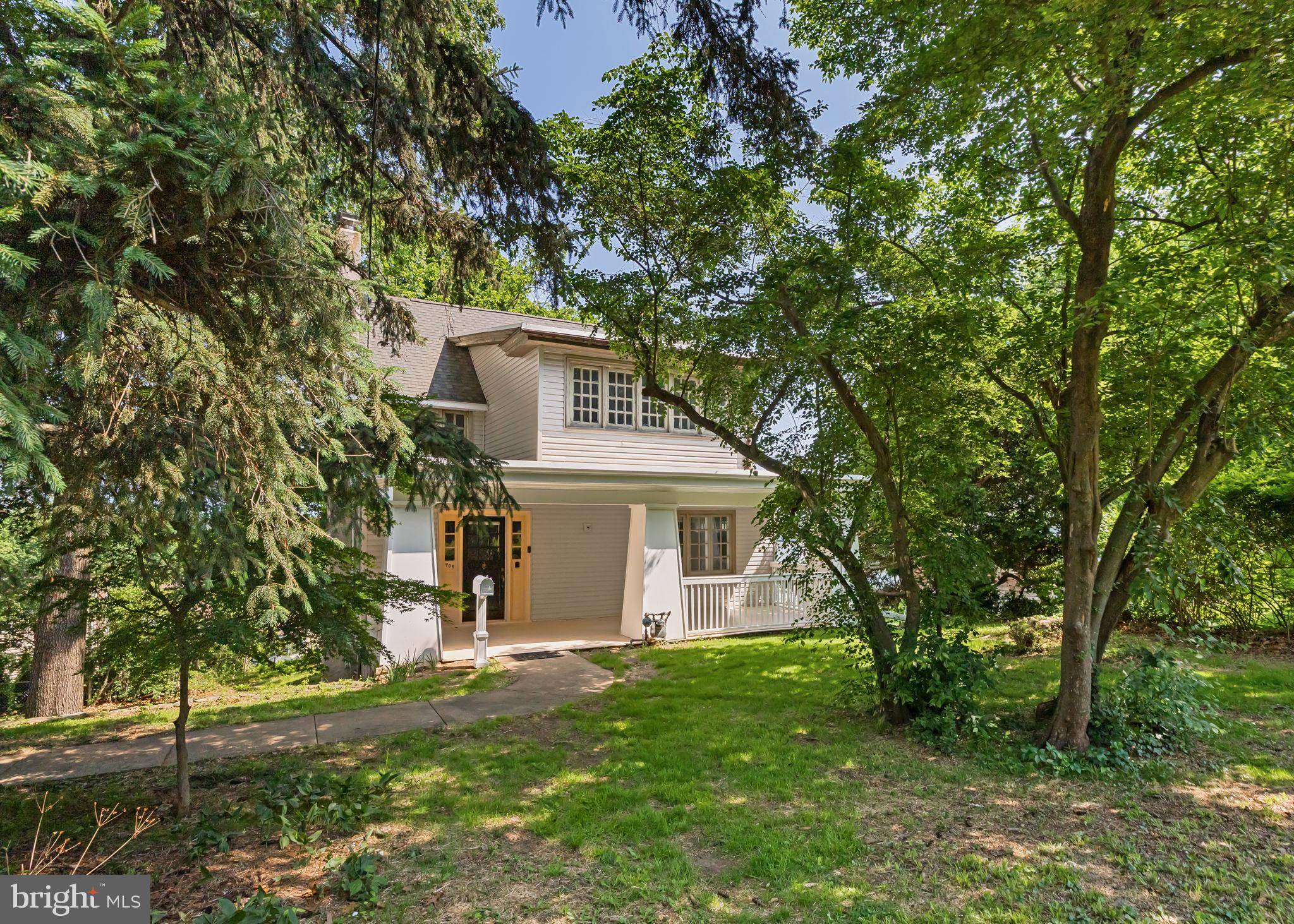 Glenside, PA 19038,908 EDGE HILL RD