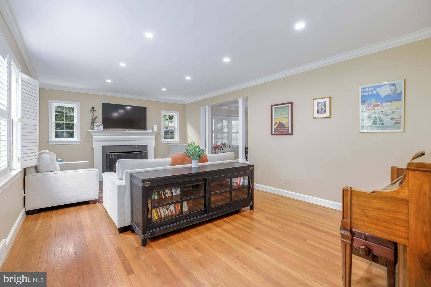 Chevy Chase, MD 20815,3209 THORNAPPLE ST