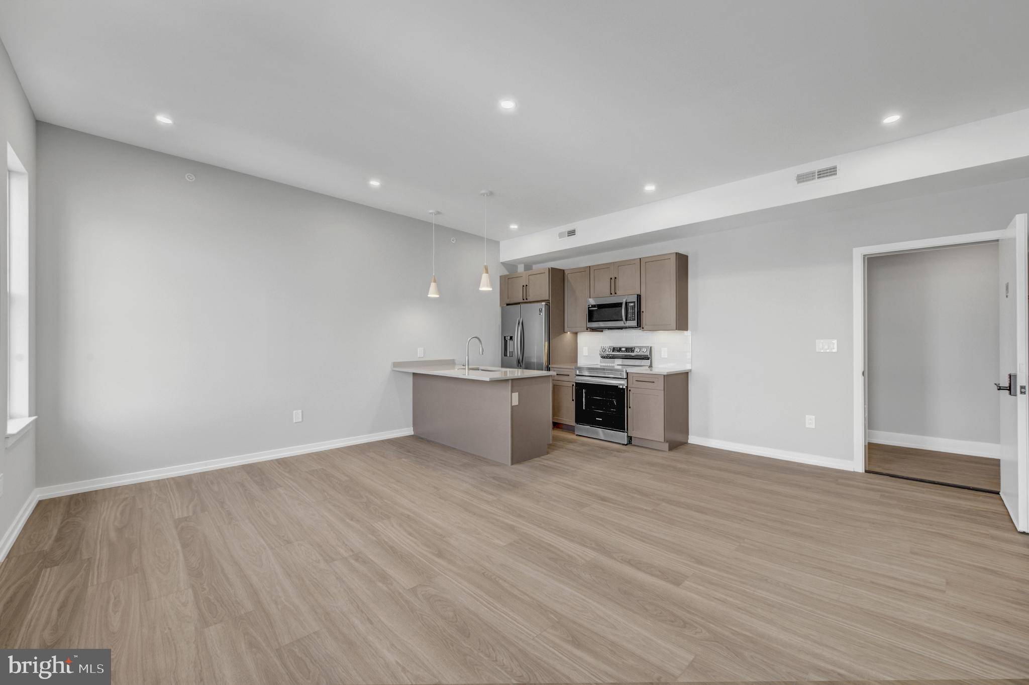 Philadelphia, PA 19146,2445 INNOVATOR WAY #4F