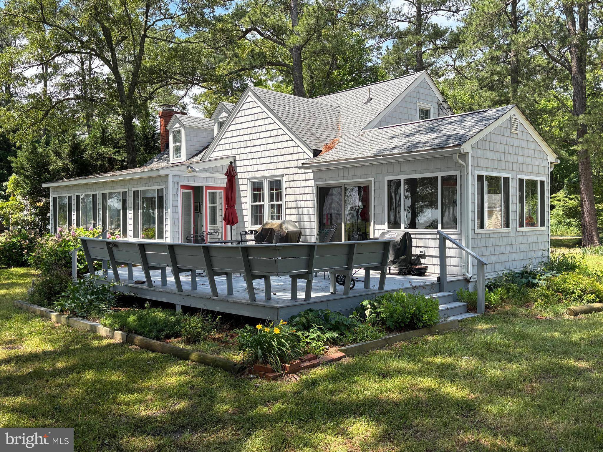 Hague, VA 22469,924 BLACKBEARD POND RD