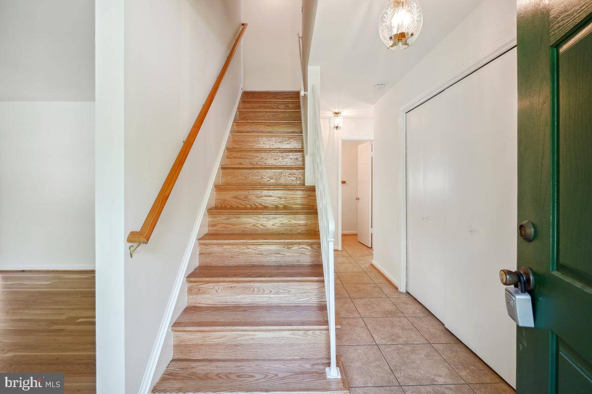 Gaithersburg, MD 20878,882 DIAMOND DR