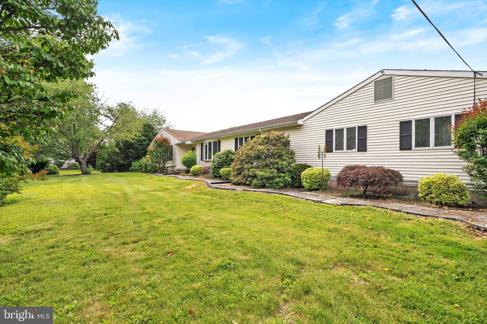 East Windsor, NJ 08520,740 WINDSOR PERRINEVILLE RD
