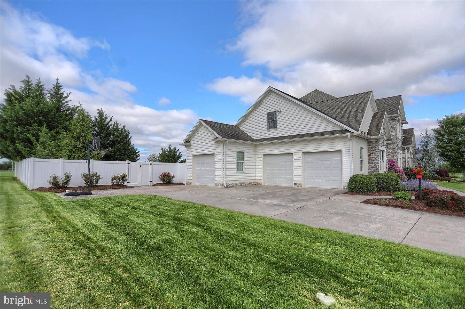 Mechanicsburg, PA 17055,1712 MORNING STAR CT