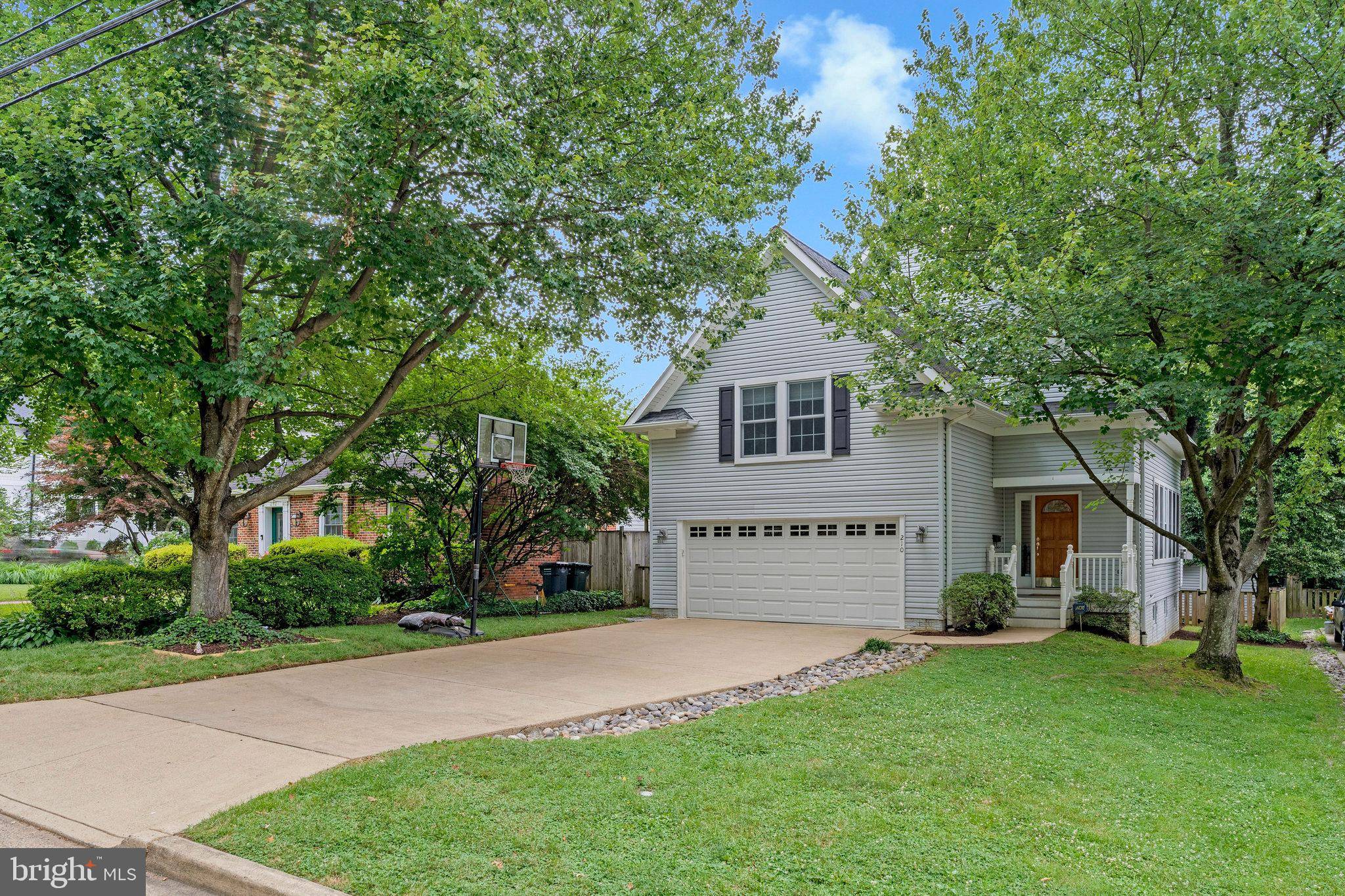 Falls Church, VA 22046,210 N OAK ST