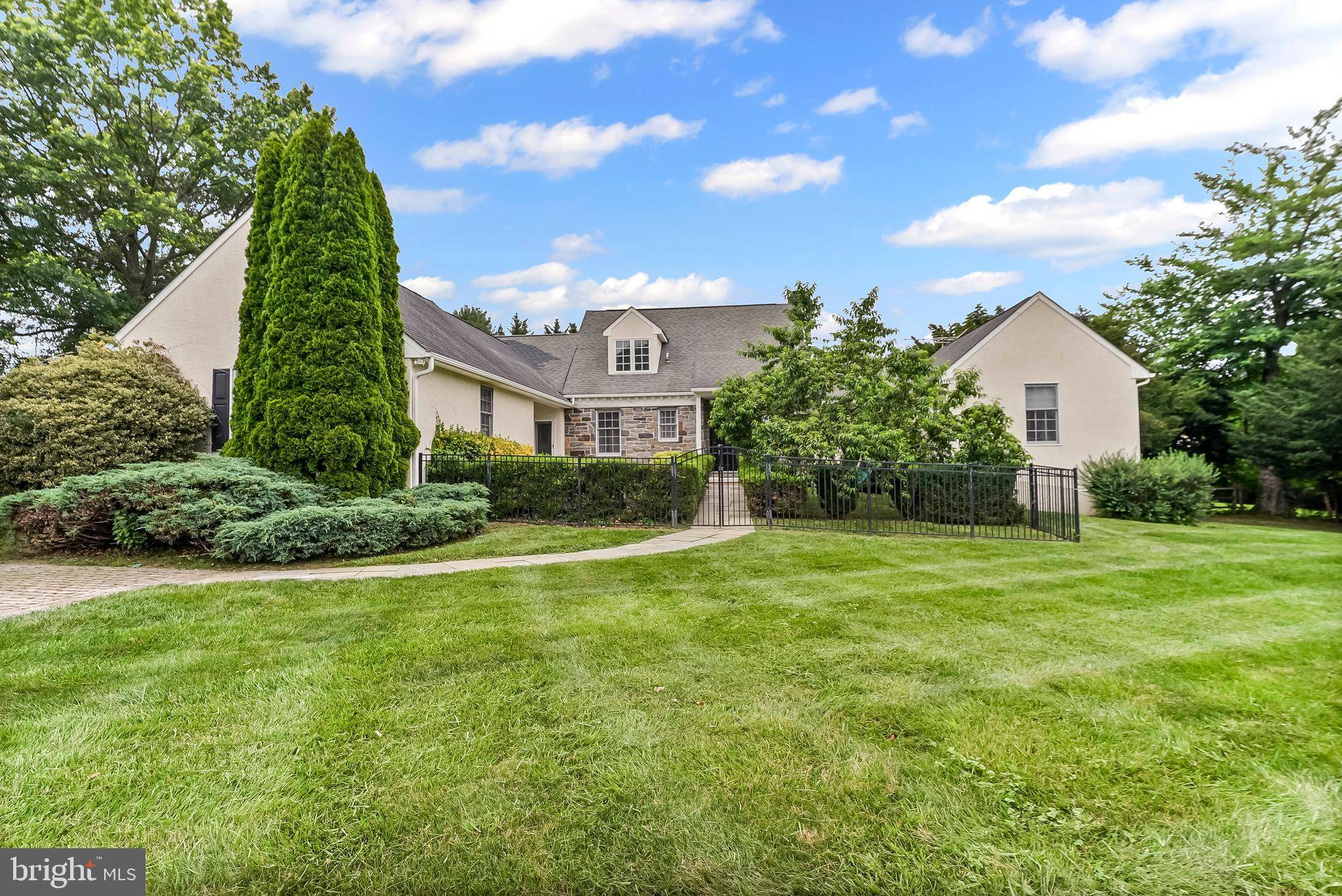 Chester Heights, PA 19017,384 LENNI RD