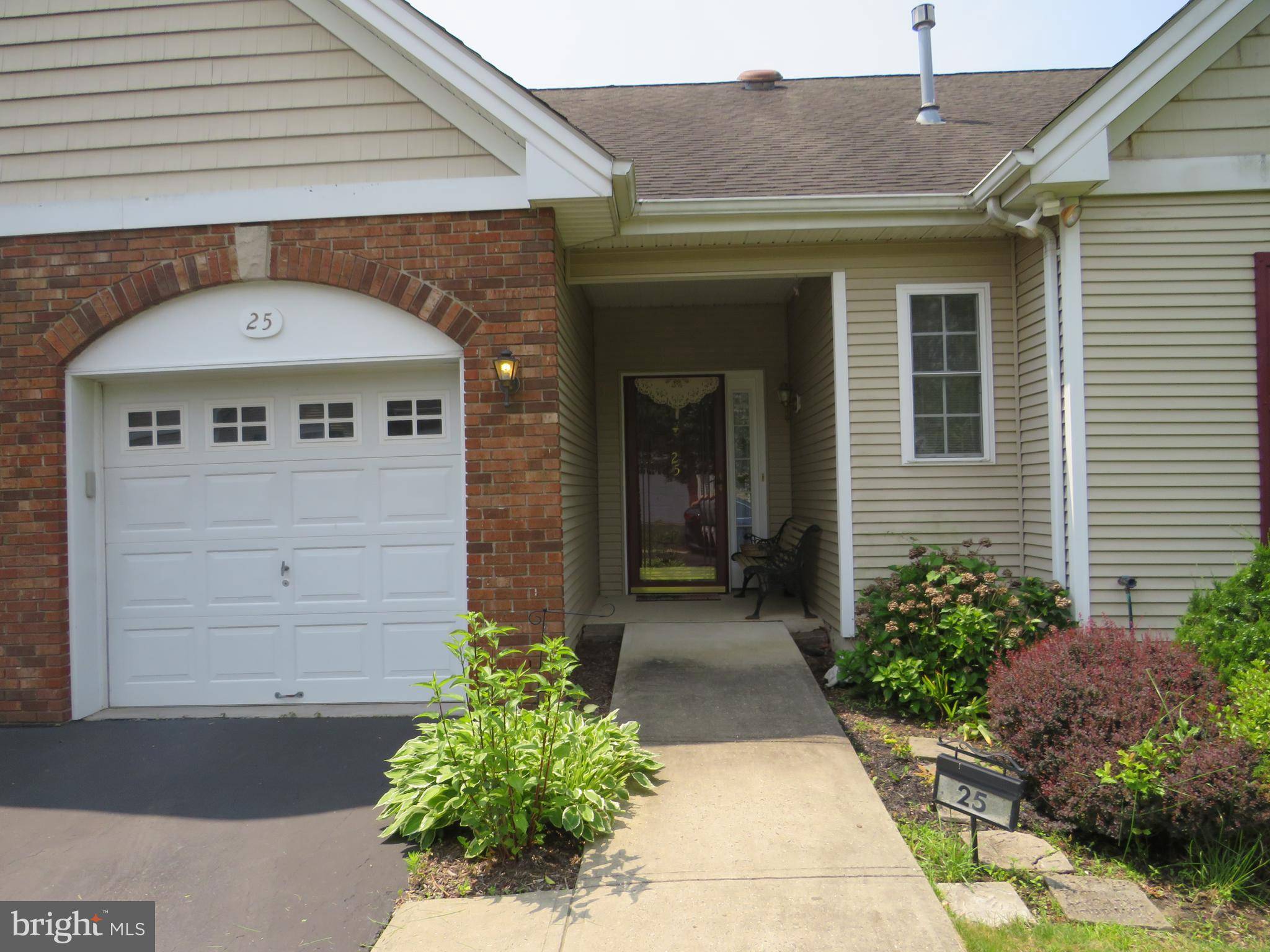Hamilton, NJ 08690,25 GOLDFINCH DR
