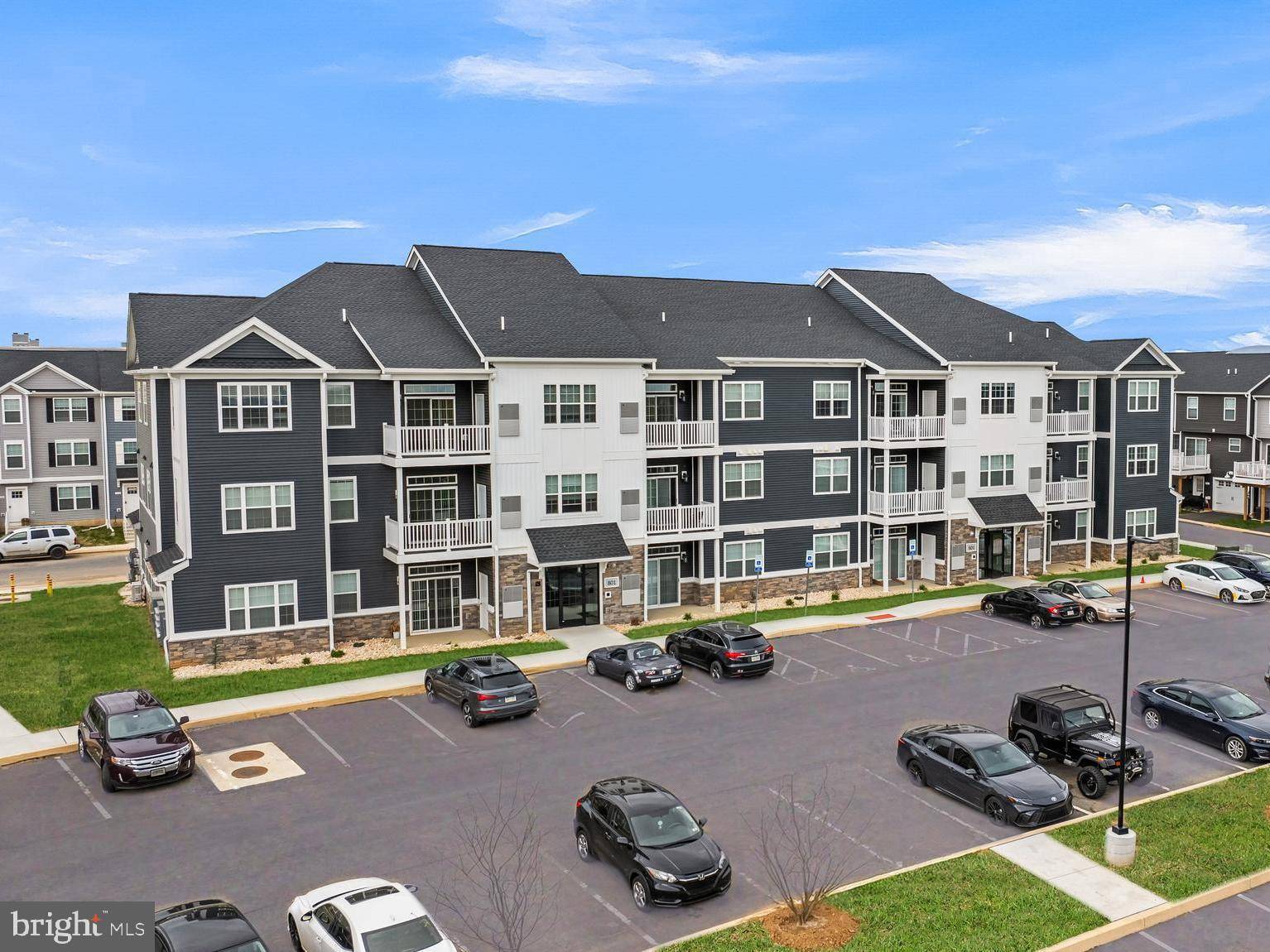 Harrisburg, PA 17110,3040 LARKWOOD LN #102