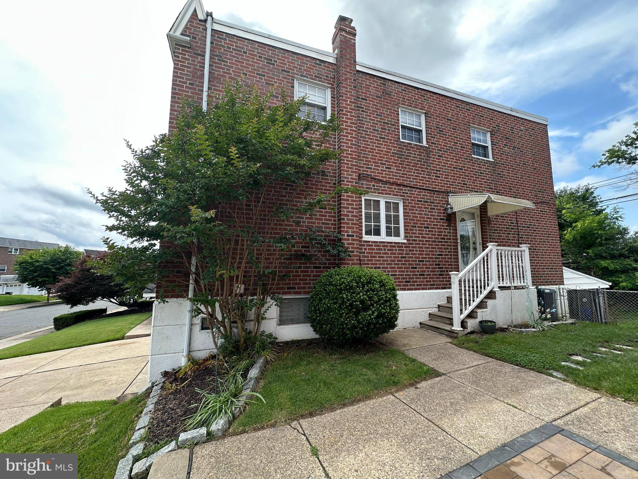Philadelphia, PA 19154,124 MEADOW LN