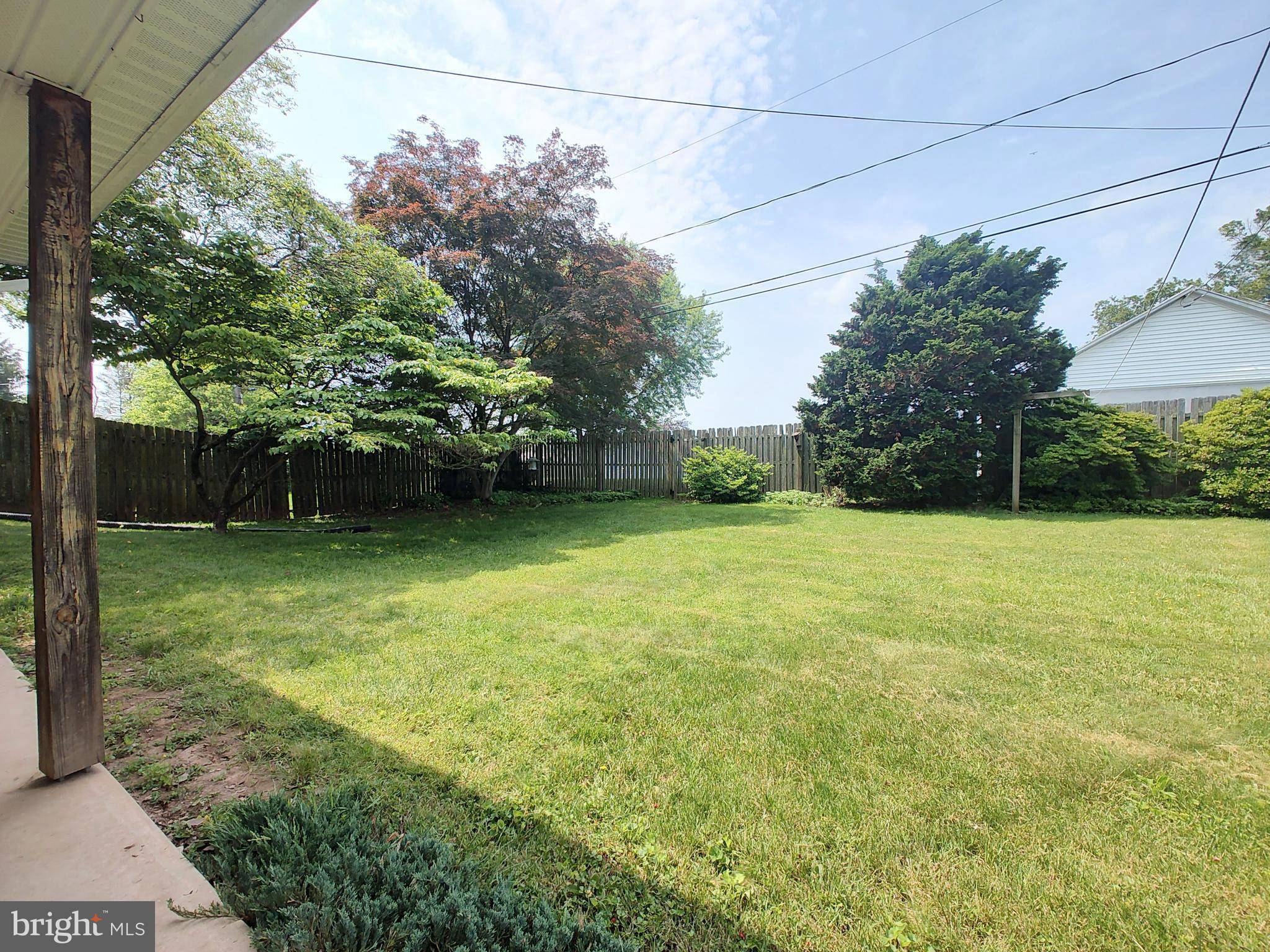 Pennsburg, PA 18073,911 LAKE LN