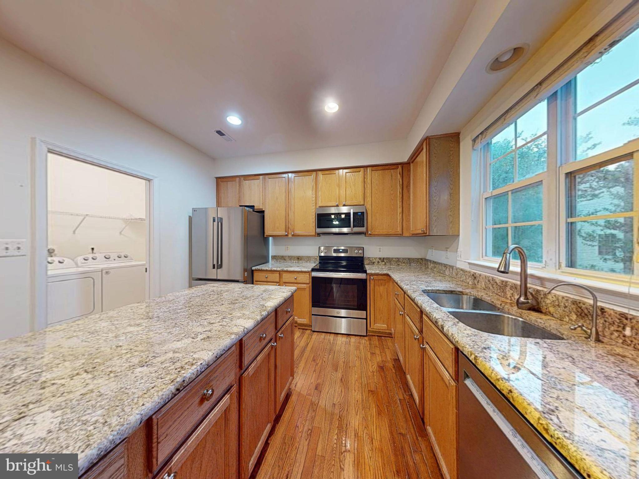 Herndon, VA 20170,1379 DOMINION RIDGE LN
